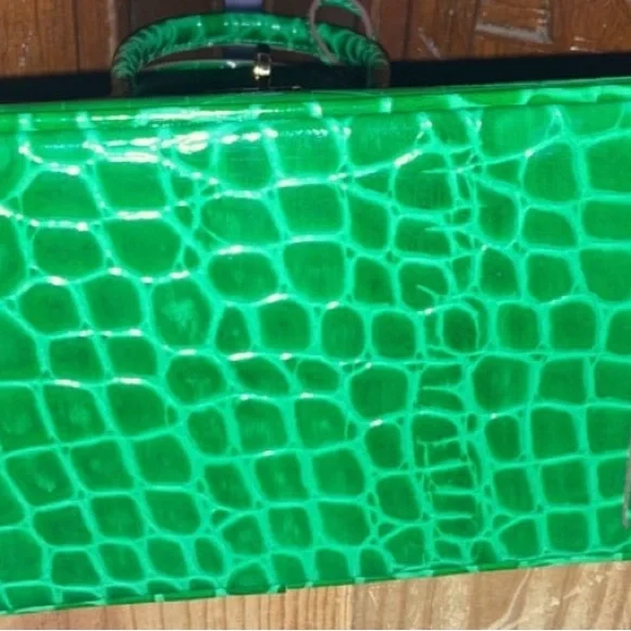 Kelly Green Crocodile Pattern Handbag/crossbody - Picture 5 of 5